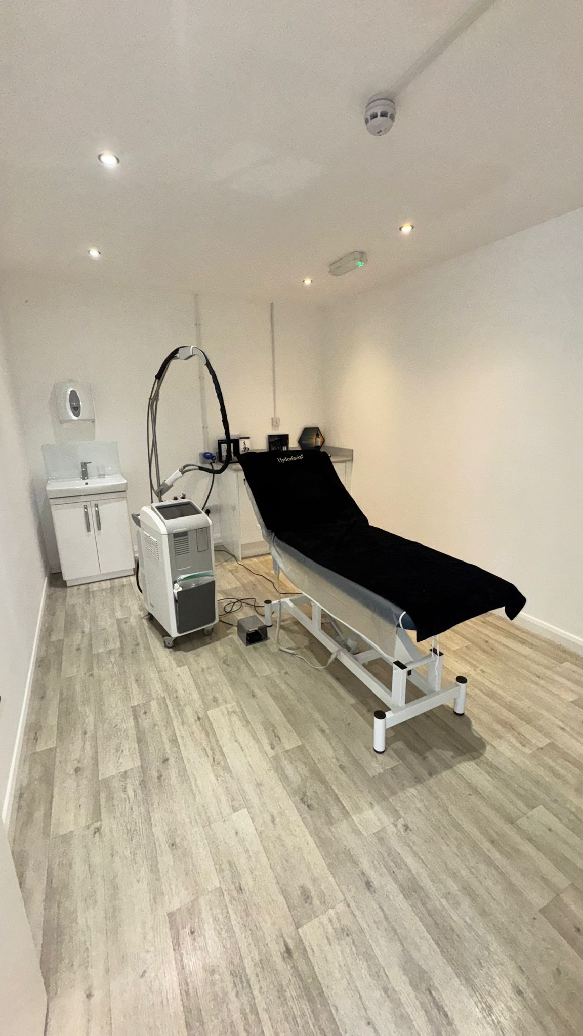 Medipro Clinics laser treatment room